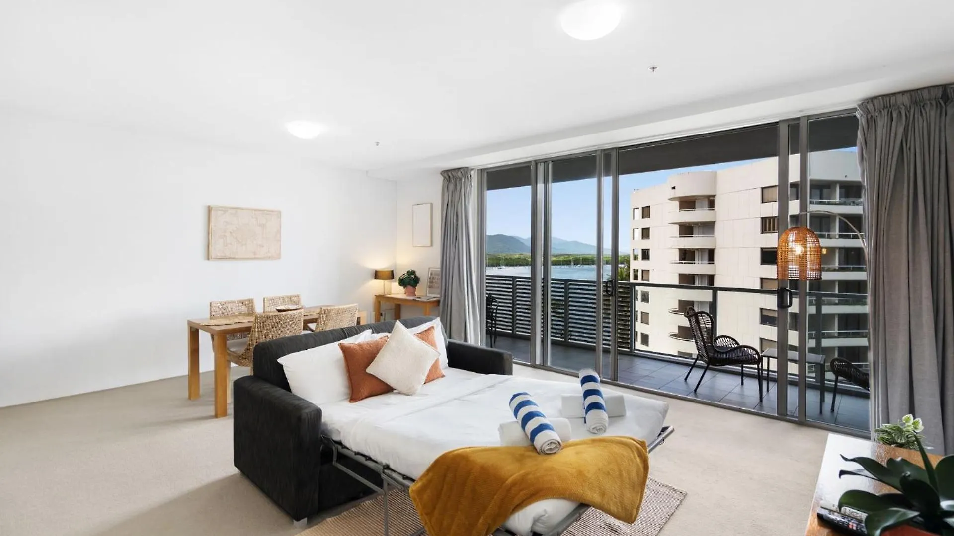 Belle Escapes 703 Harbour Lights Cairns Apartment With Water Views