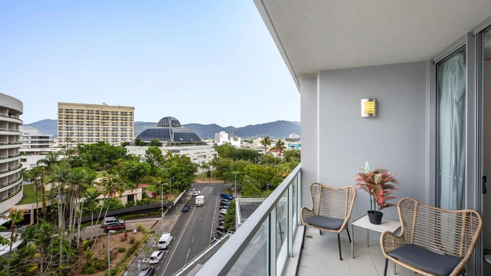 Belle Escapes 703 Harbour Lights Cairns Apartment With Water Views