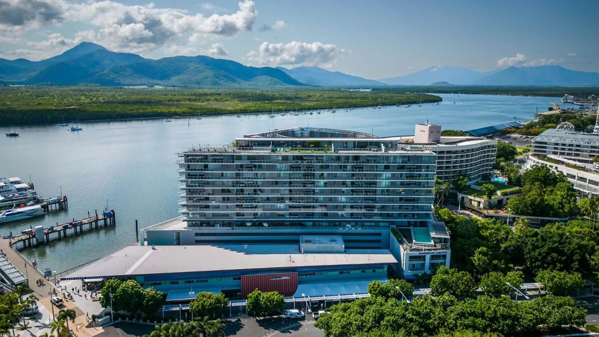 Belle Escapes 703 Harbour Lights Cairns Apartment With Water Views Australien