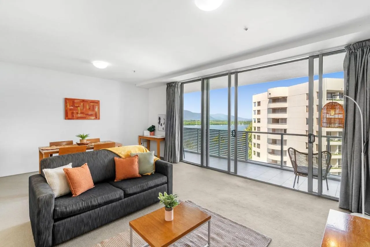Belle Escapes 703 Harbour Lights Cairns Apartment With Water Views 0*,  Australien